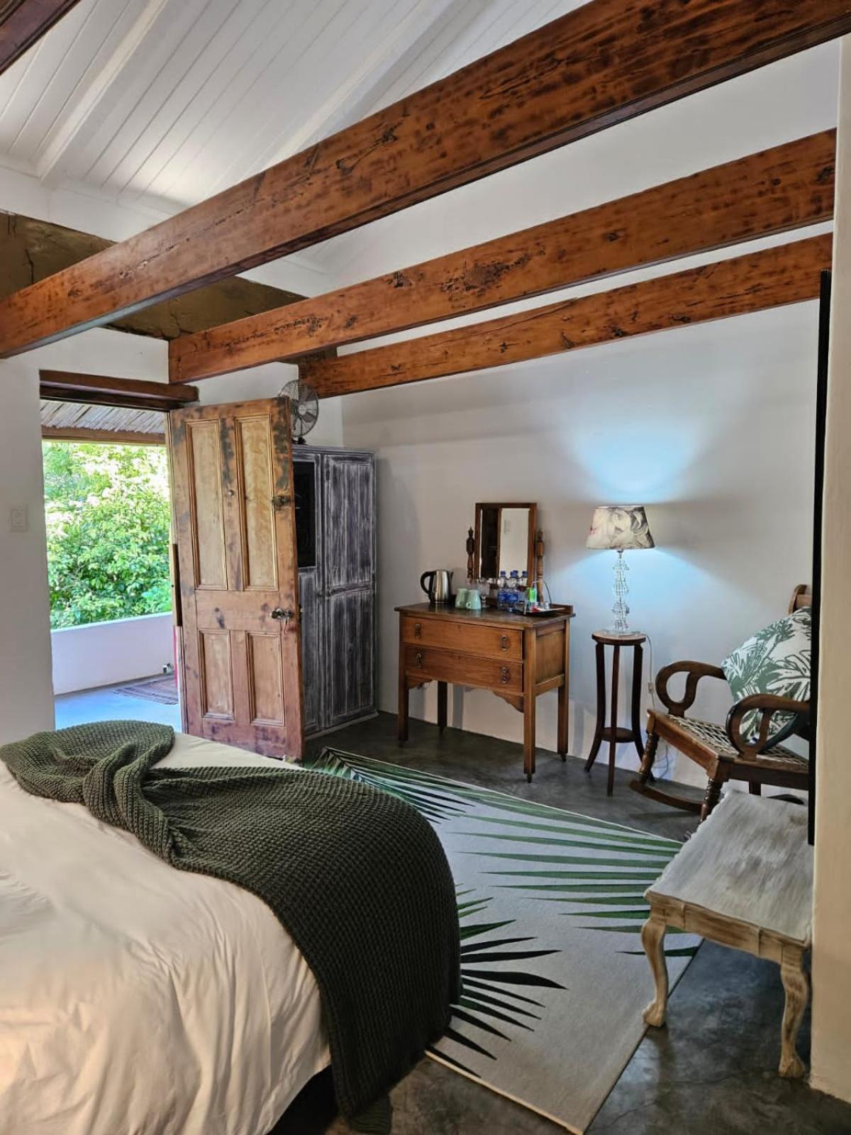 The Riverdeck Accommodation And Backpackers Knysna Exterior foto