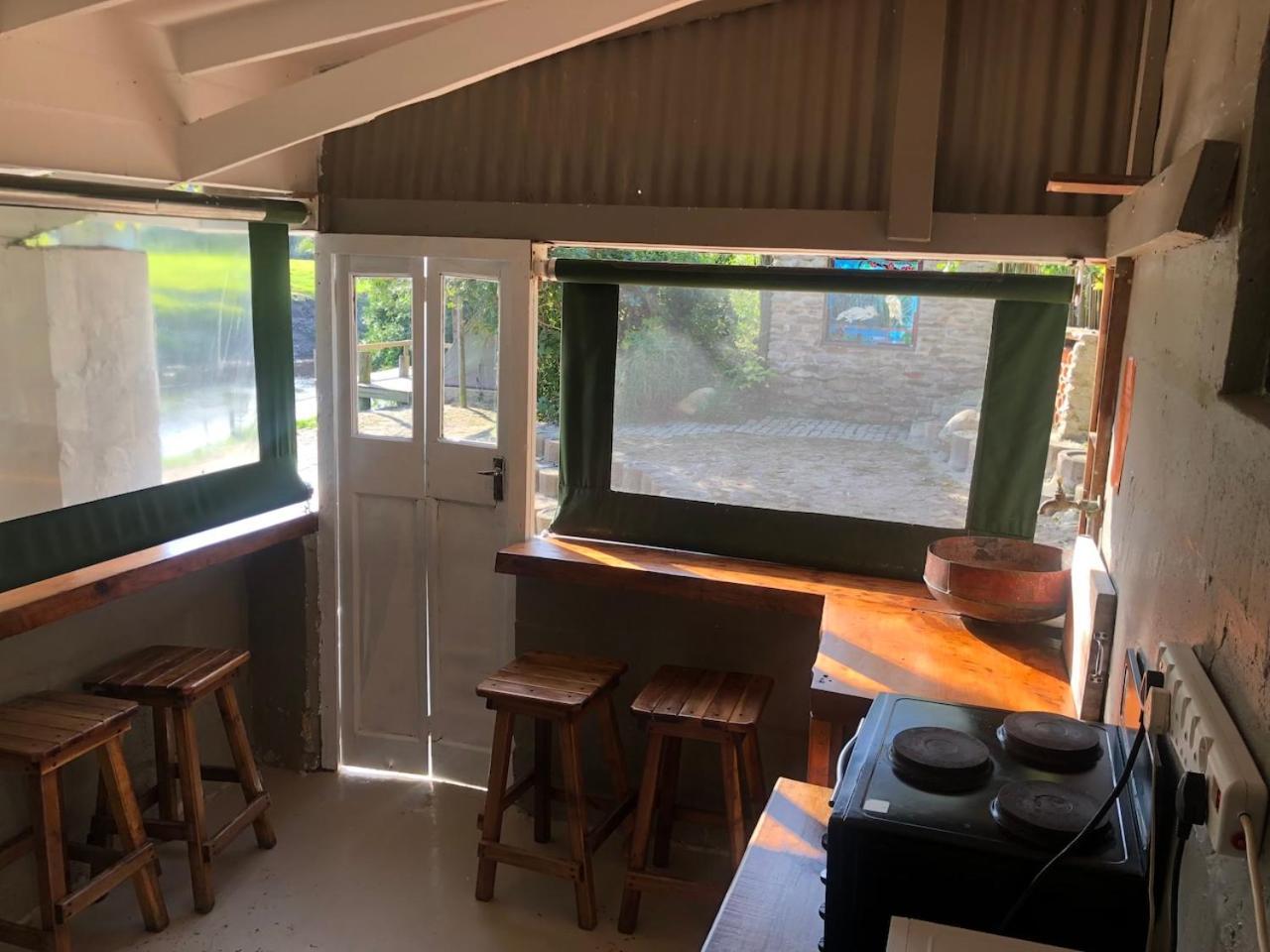The Riverdeck Accommodation And Backpackers Knysna Habitación foto